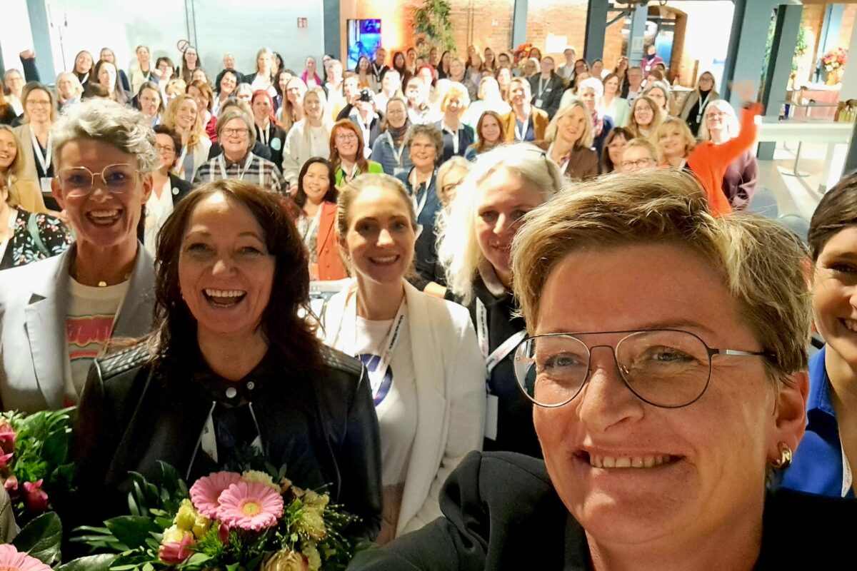 Referentinnen und Teilnehmerinnen der WOMEN in Business