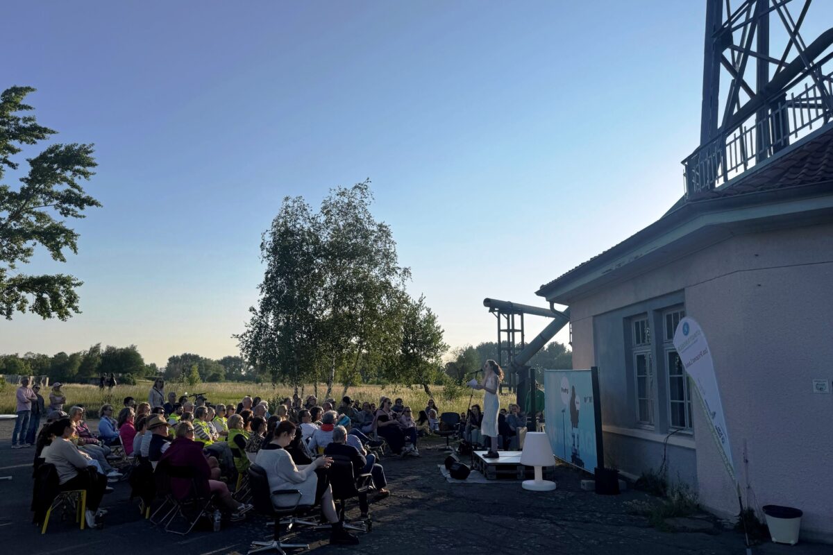 Poetry Slam zum Stadtradeln am Kugelwasserturm in Ilsede
