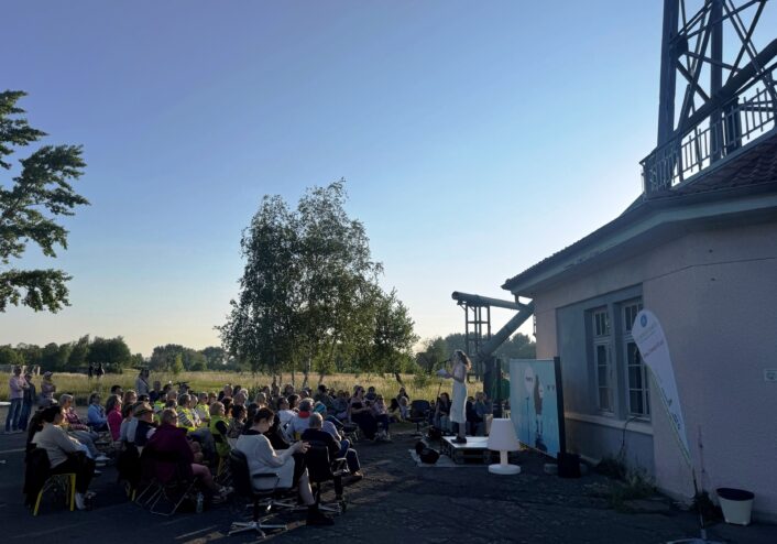 Poetry Slam zum Stadtradeln am Kugelwasserturm in Ilsede