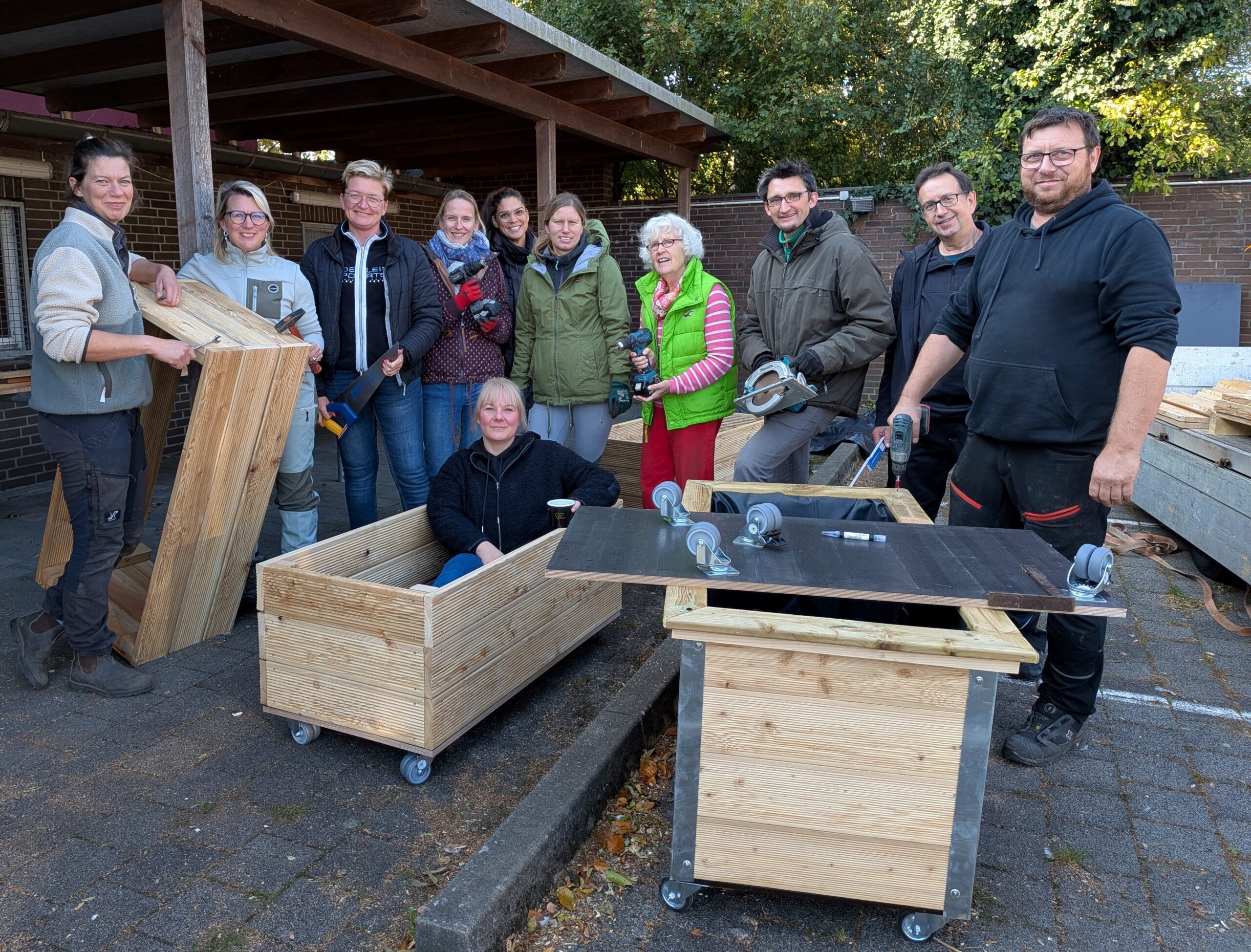 Das wito Team im Einsatz bei Brückenbauen unserem Social Day an der Grundschule.