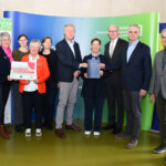 Gruppenfoto Bescheidübergabe zum EU-Projekt „Kreatives digitales Storytelling für die Sichtbarkeit von KMU“