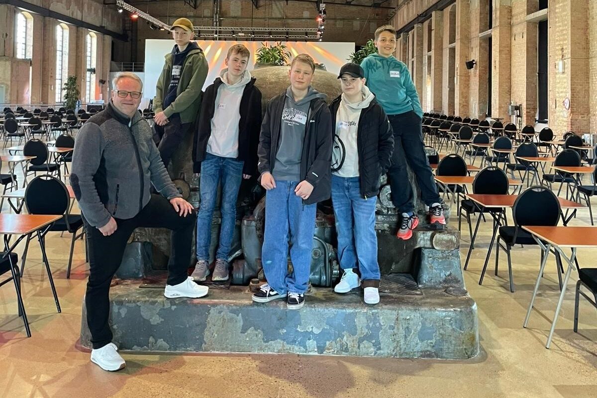 Jugendliche Teilnehmer beim Zukunftstag 2026 in der Gebläsehalle Ilsede