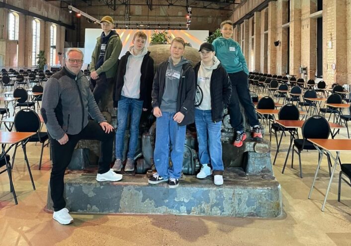 Jugendliche Teilnehmer beim Zukunftstag 2026 in der Gebläsehalle Ilsede