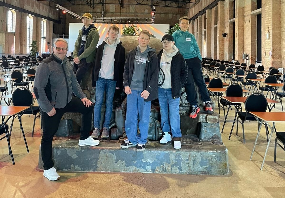 Jugendliche Teilnehmer beim Zukunftstag 2026 in der Gebläsehalle Ilsede