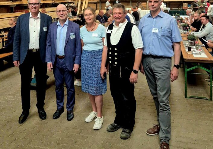 Gastgeber und Gastredner beim Hohenhamelner Wirtschaftsgespräch